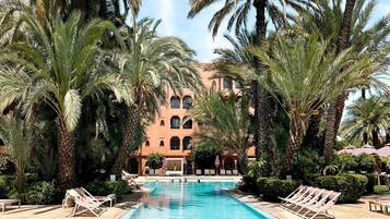 3 Bars/Lounges, Poolbar