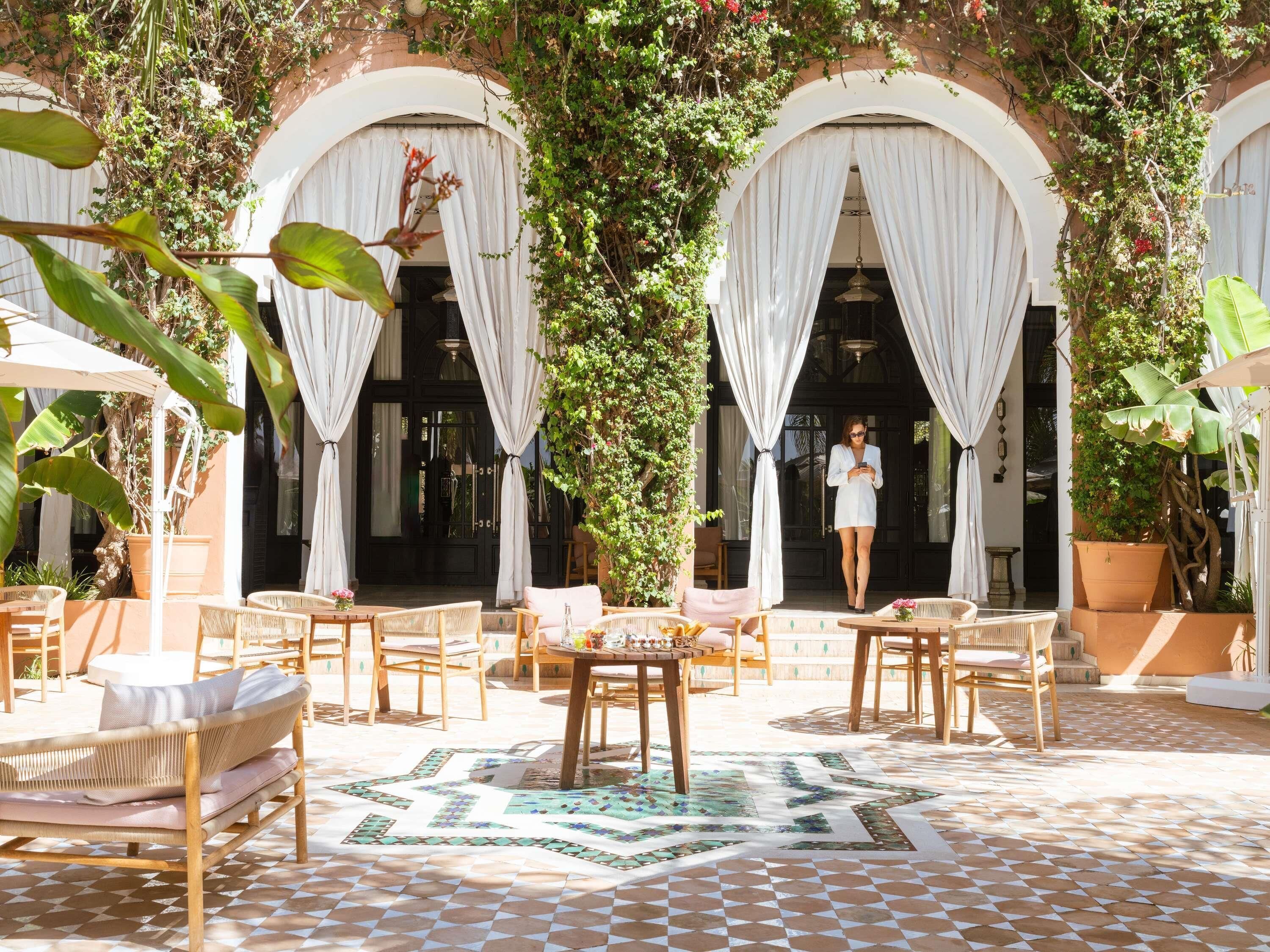 3 bars/lounges, poolside bar