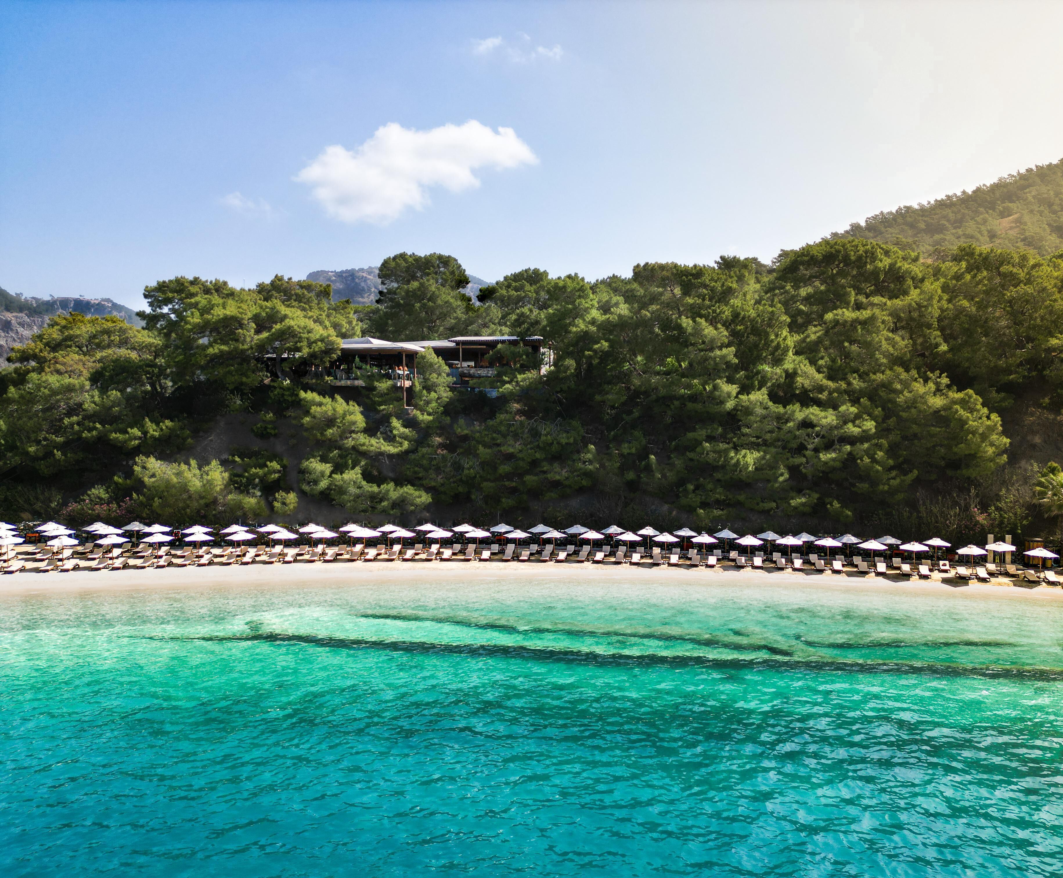 Playa privada en los alrededores, arena blanca