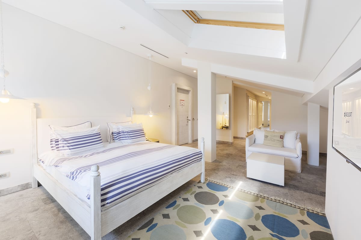 Attic Suite Without Balcony | Premium bedding, minibar, in-room safe, desk