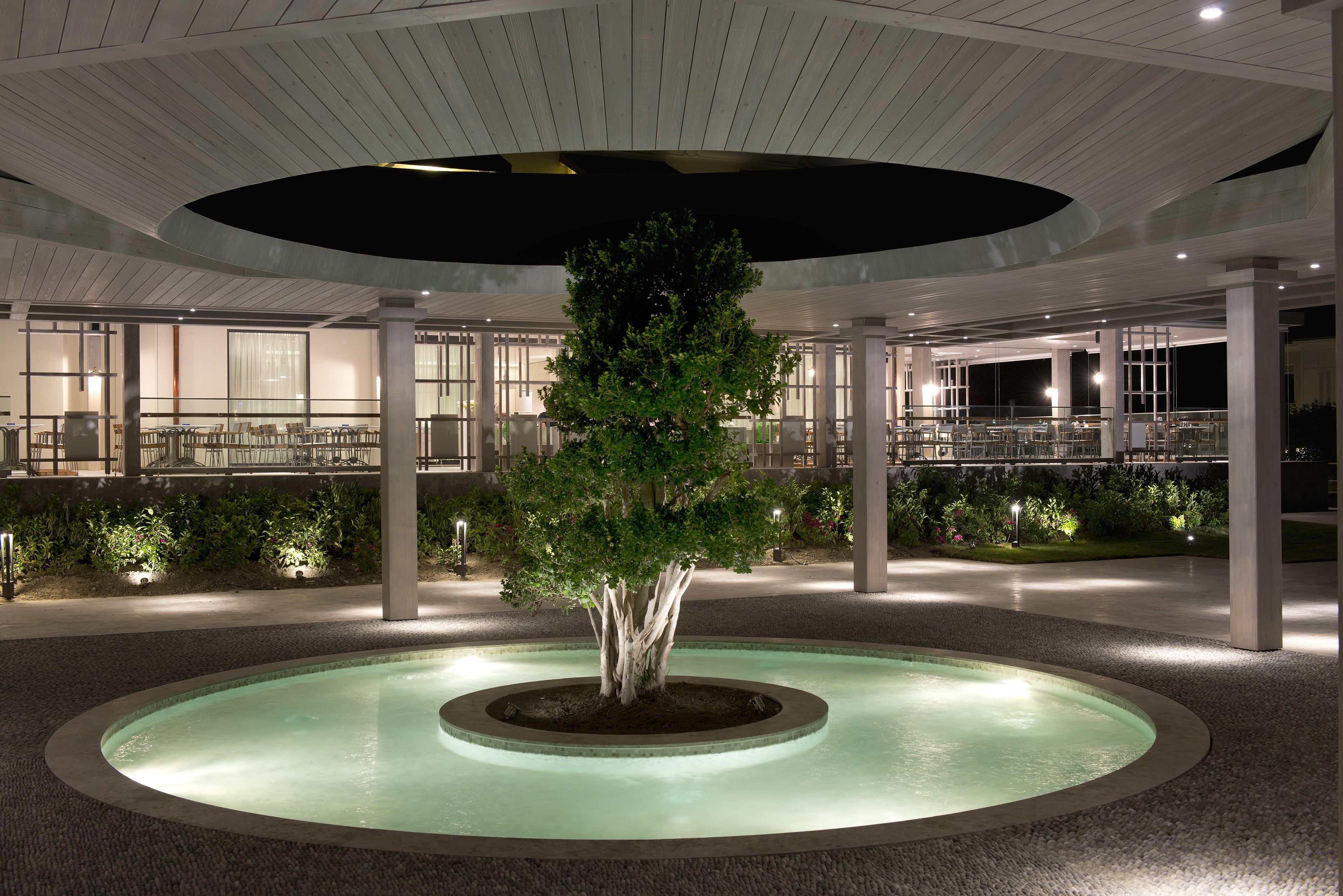 breakfast, lunch, dinner served; sea views