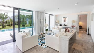 Hochwertige Bettwaren, Minibar, Zimmersafe, Schreibtisch