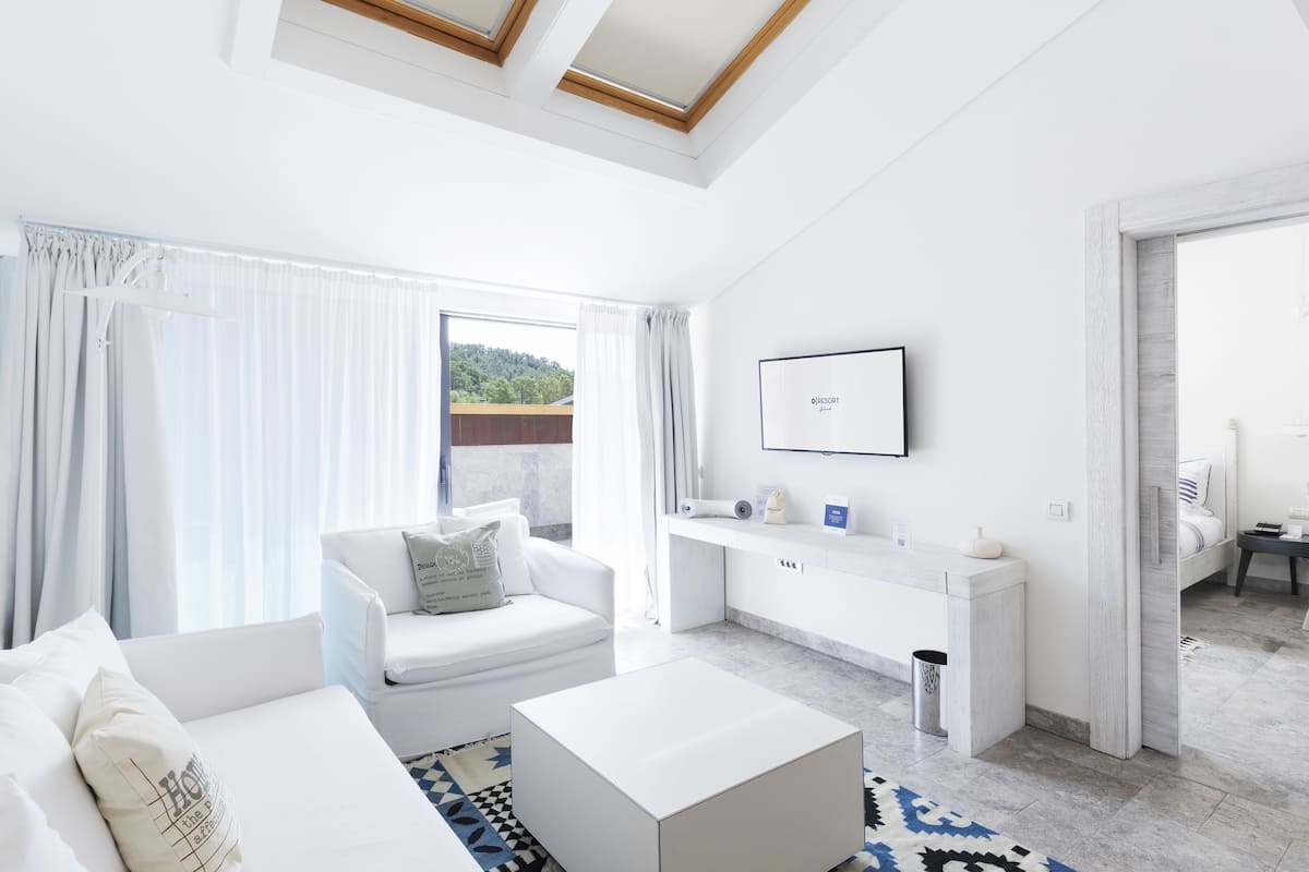Attic Suite Terrace | Premium bedding, minibar, in-room safe, desk