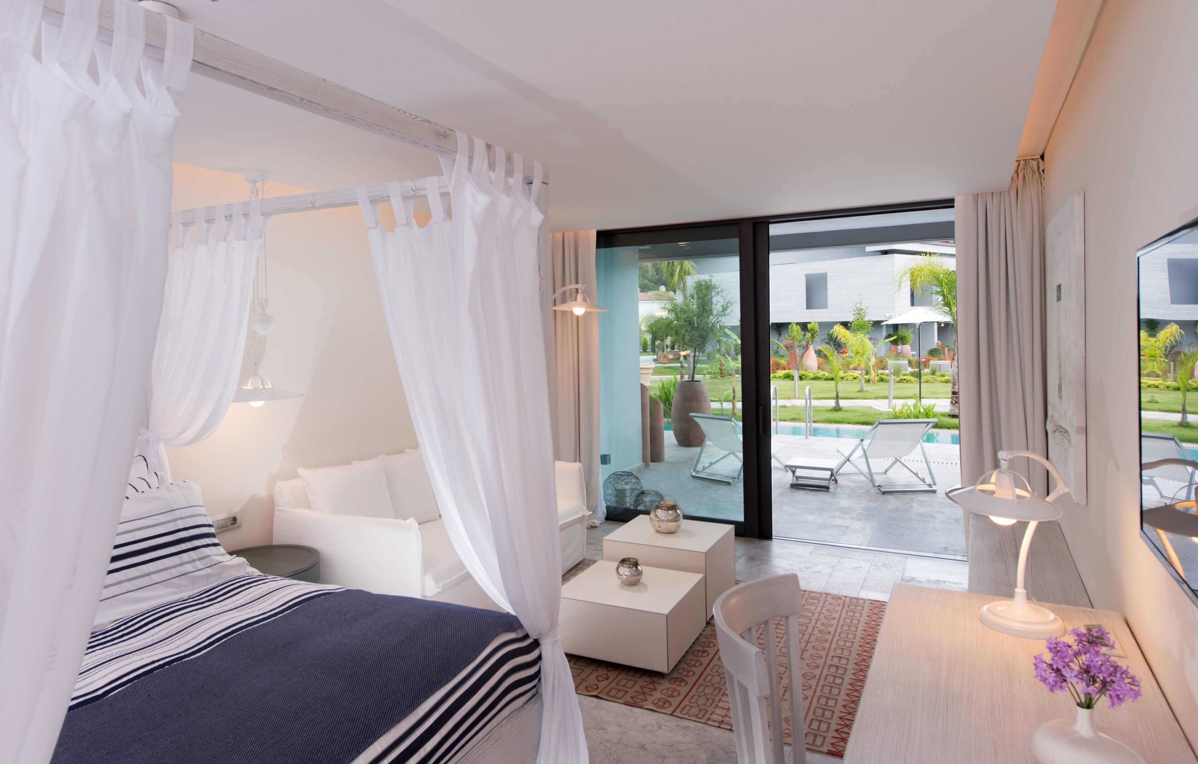 Deluxe Pool Access Double Room | Literie de qualité supérieure, minibar, coffres-forts dans les chambres