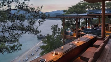 Breakfast, lunch, dinner served; sea views