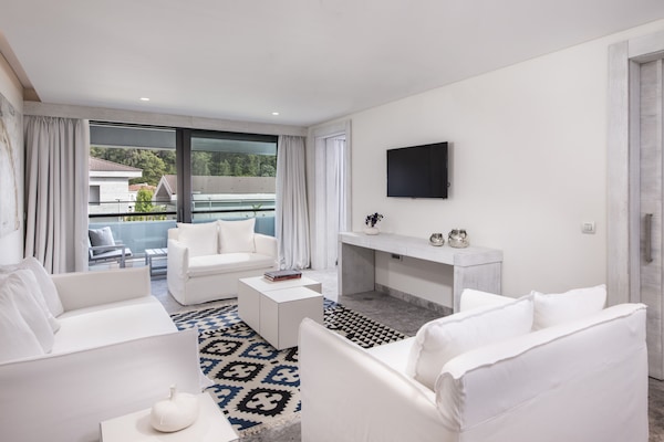 Ropa de cama de alta calidad y minibar
