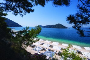 Privatstrand in der Nähe, weißer Sandstrand