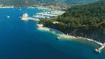 Private beach nearby, white sand, free beach shuttle, sun loungers