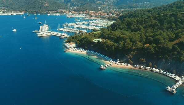 Privatstrand in der Nähe, weißer Sandstrand