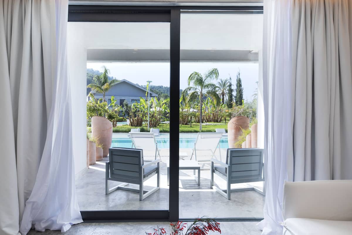 Deluxe Pool Access Twin Room | Premium bedding, minibar, in-room safe, desk