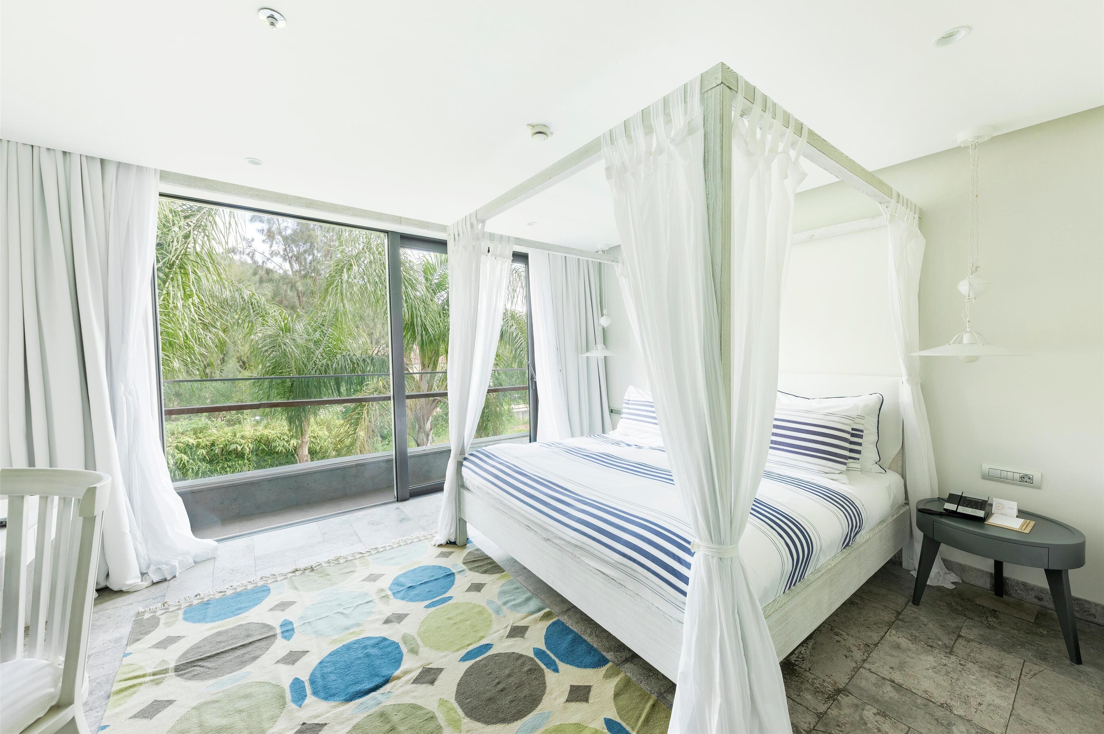 Premium bedding, minibar, in-room safe, desk