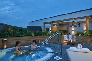 Couples treatment rooms, sauna, hot tub, steam room, Turkish bath - The Johnstown Estate (Enfield)