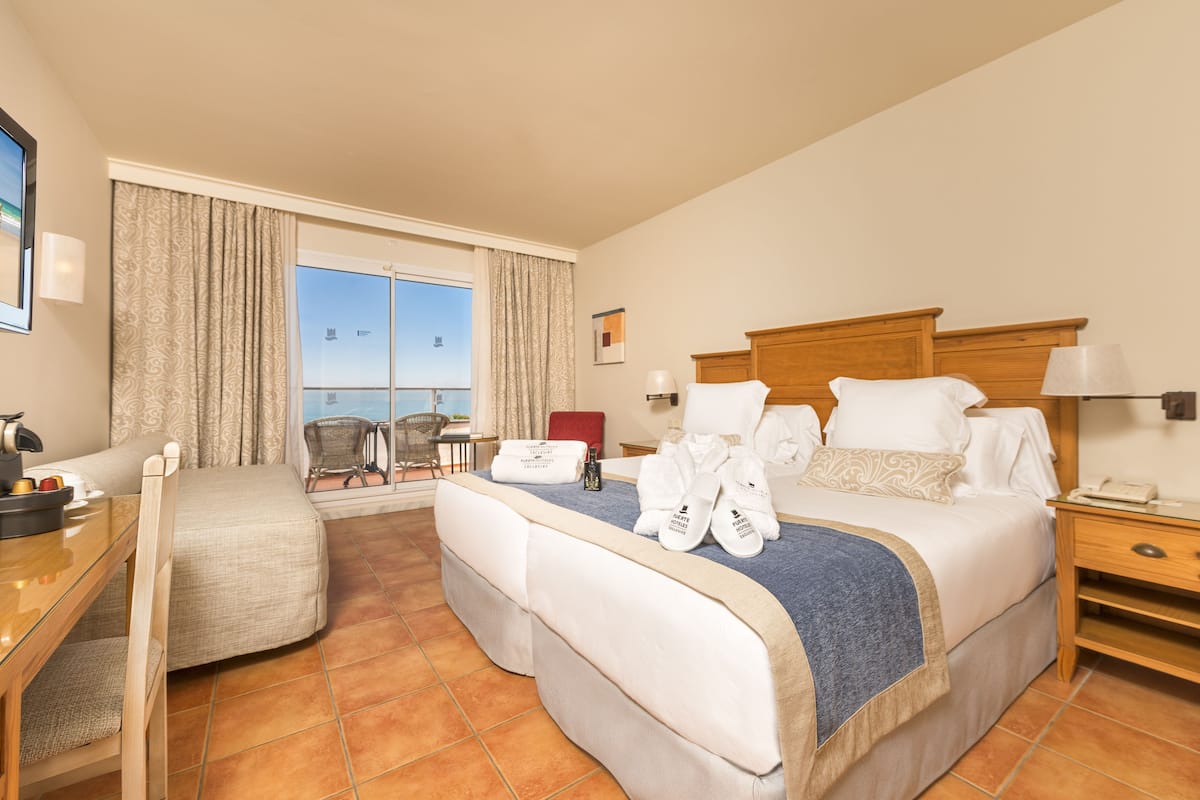 exclusive double room, sea view | 1 bedroom, minibar, desk, iron/ironing board