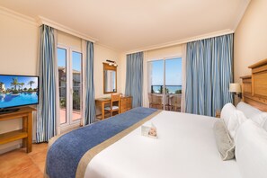 1 bedroom, minibar, desk, iron/ironing board
