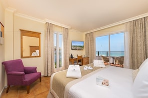 Minibar, desk, iron/ironing board, free WiFi - Hotel Fuerte Conil-Resort (Conil de la Frontera)