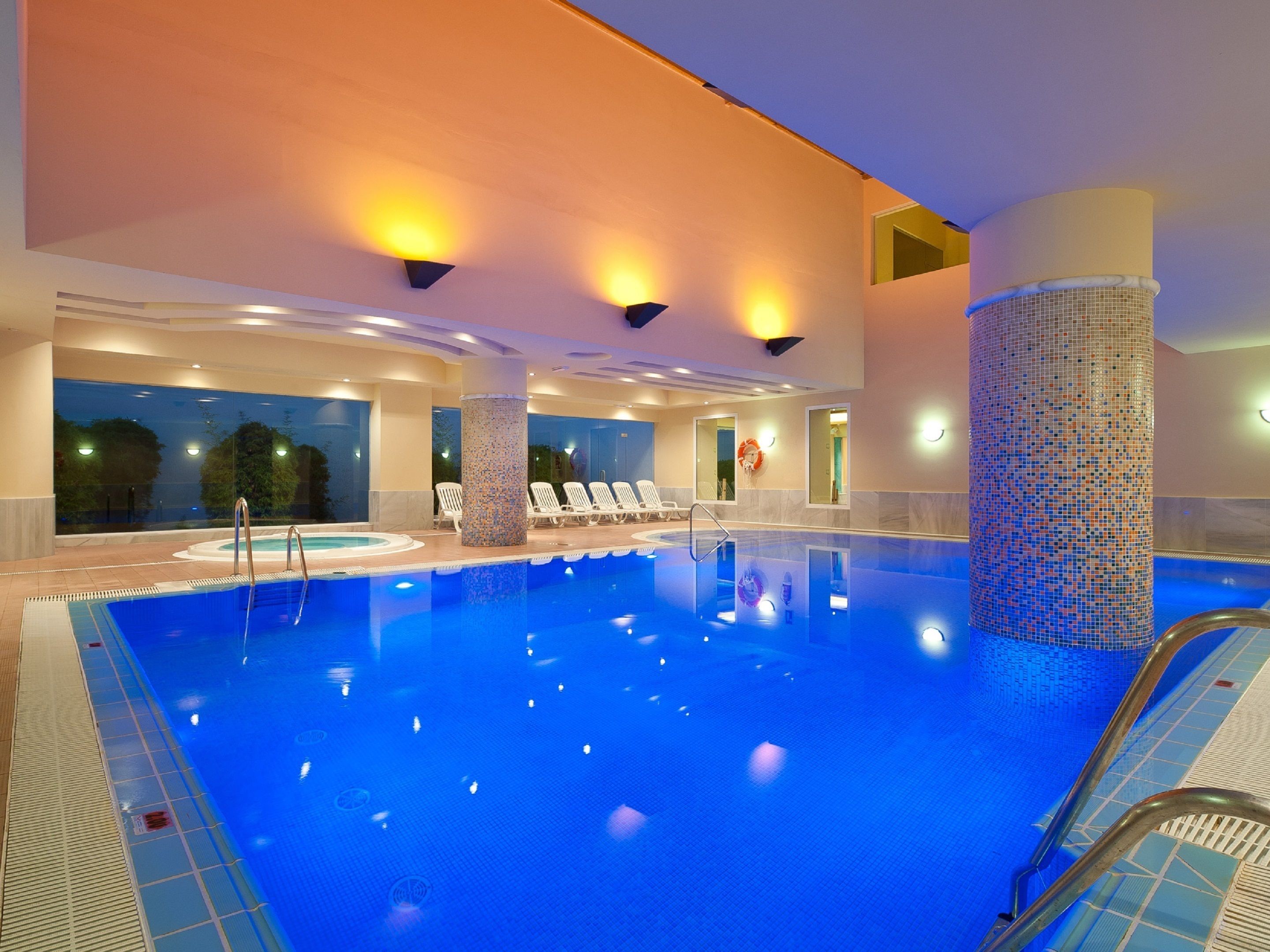 Bồn tắm spa trong nhà