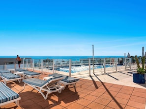 Piscine couverte, 3 piscines extérieures, parasols de plage