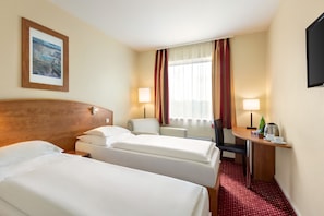 舒适双床房 (Plus) | 客房内保险箱、遮光窗帘、隔音、熨斗/熨板