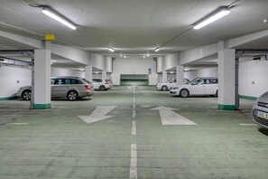 Estacionamento sem manobrista (sujeito a cobrança): CZK 325 por dia