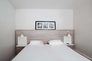 In-room safe, desk, blackout curtains, soundproofing - KYRIAD PARIS EST - Bois de Vincennes (Saint-Maurice)