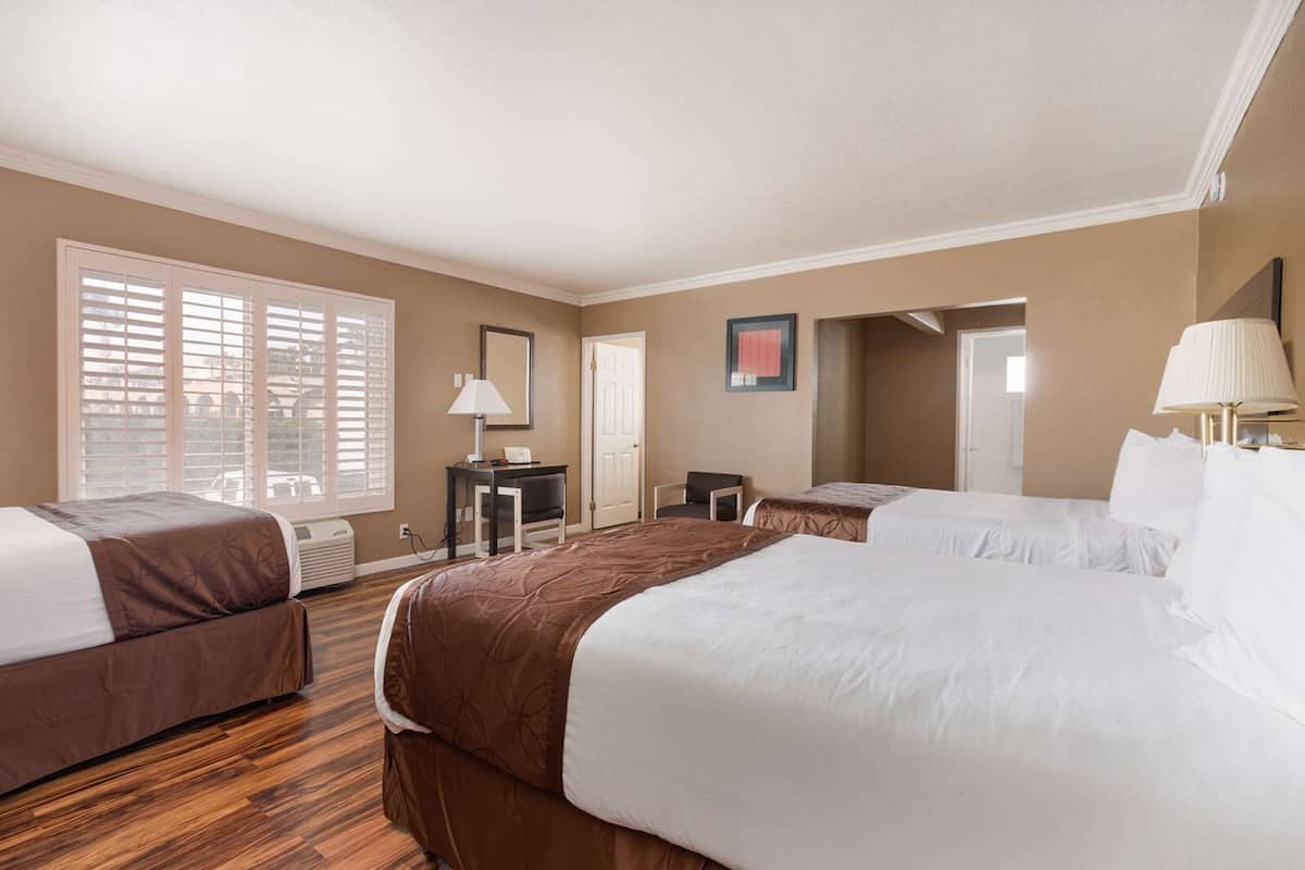 Family Suite, 2 Bedrooms, Non Smoking | Room amenity