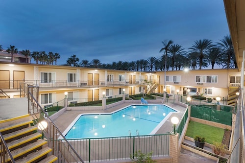 Americas Best Value Inn & Suites Anaheim Convention Center