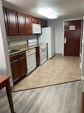 Basic Studio, 2 Queen Beds, Non Smoking, Kitchenette | Private kitchen | Full-sized fridge, microwave, oven, stovetop