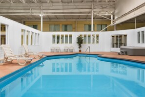 Una piscina cubierta