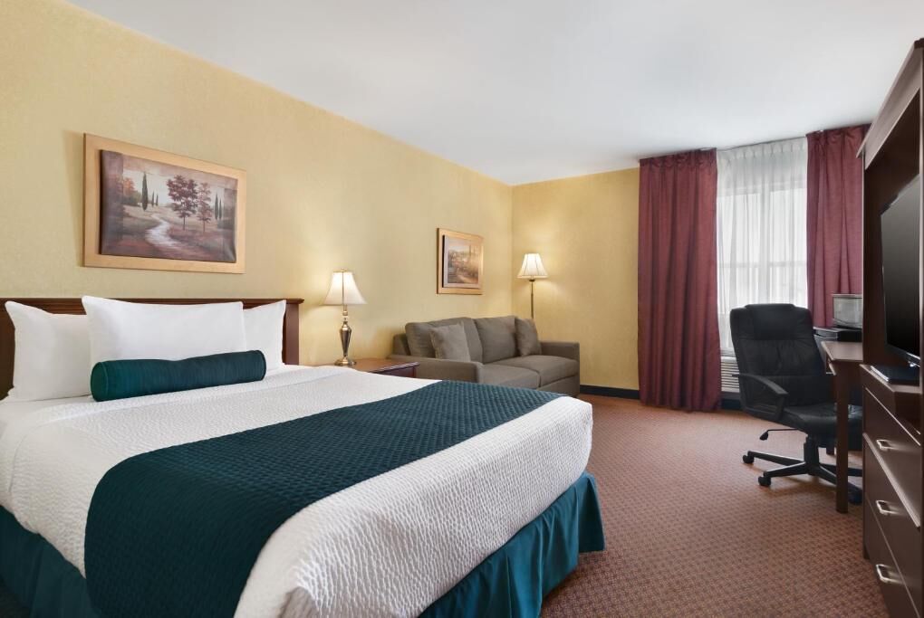Traditional Room, 1 Queen Bed, Mobility Accessible | Blackout curtains, iron/ironing board, free WiFi, bed sheets
