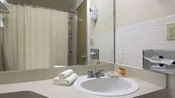 Combined shower/bathtub, free toiletries, hair dryer, towels