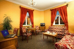 Family Suite, 2 Bedrooms | Living area | 32-inch LED TV with satellite channels, TV, Netflix