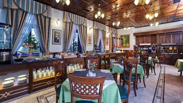 Tägliches Frühstücksbuffet (290 CZK pro Person)