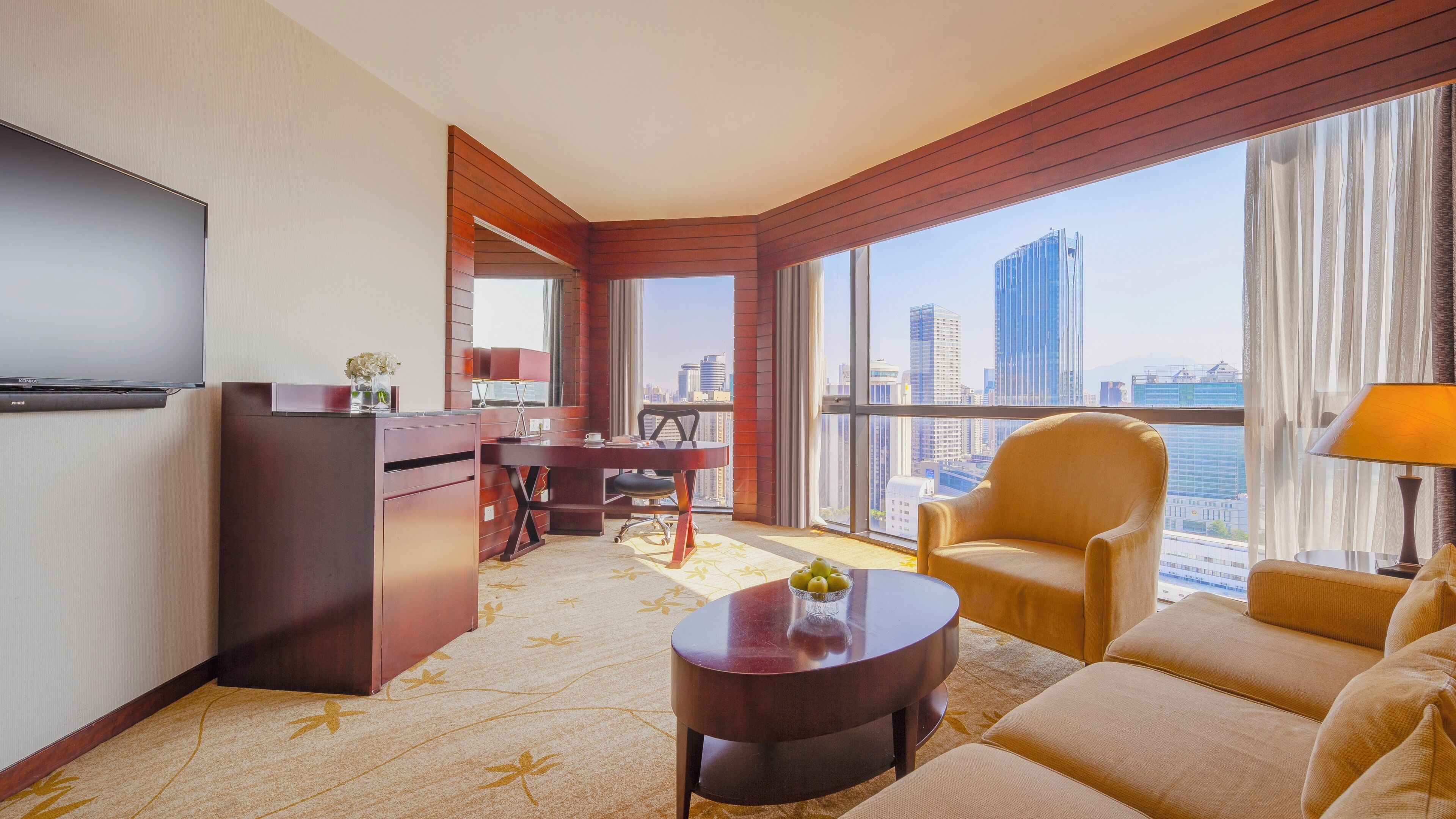 Executive Deluxe Suite | Premium bedding, minibar, in-room safe, desk