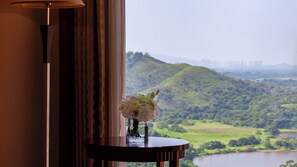 Deluxe Room 1 King Bed, River View | Premium bedding, in-room safe, desk, blackout drapes - Felicity Hotel Shenzhen (Shenzhen)
