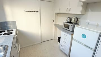 Superior Apartment, 3 Bedrooms | Private kitchen | Fridge, microwave, electric kettle, toaster