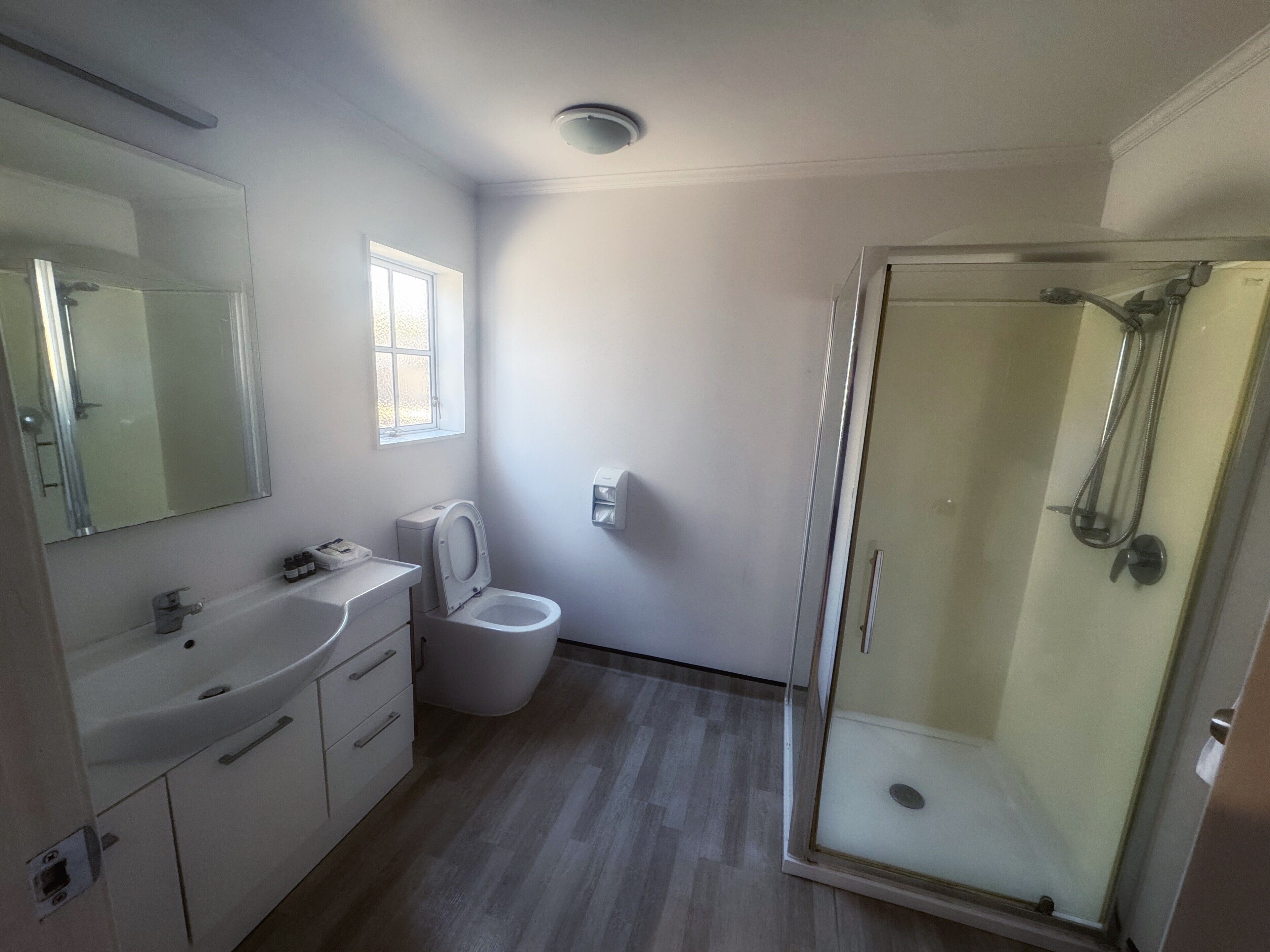 Family Suite, 2 Bedrooms | Bathroom