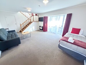 Superior Apartment, 3 Bedrooms | Living area | 32-inch LED TV with satellite channels, TV - Settlers Motor Lodge (Lower Hutt)