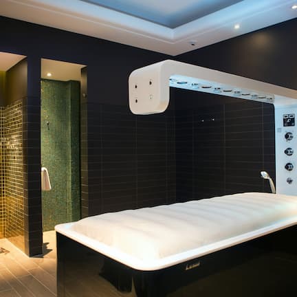 Sauna, hot tub, Turkish bath, body treatments, aromatherapy, body wraps