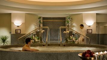 Sauna, hot tub, Turkish bath/hammam, body treatments, aromatherapy