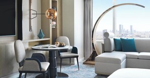 Deluxe Room, 1 King Bed | Living area