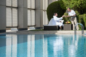 Outdoor pool, sun loungers