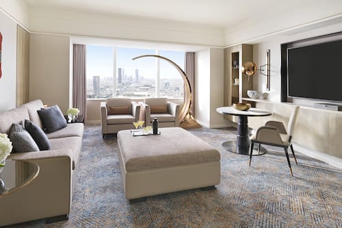 Egyptian cotton sheets, premium bedding, pillowtop beds, minibar