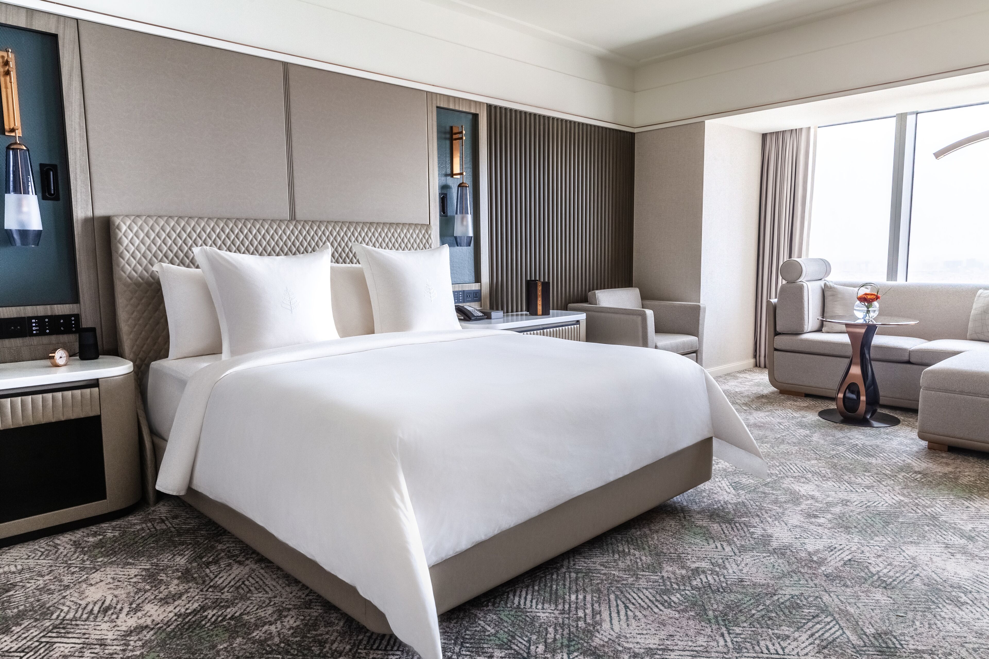 superior room, 1 king bed | egyptian cotton sheets, premium bedding, pillow-top beds, minibar