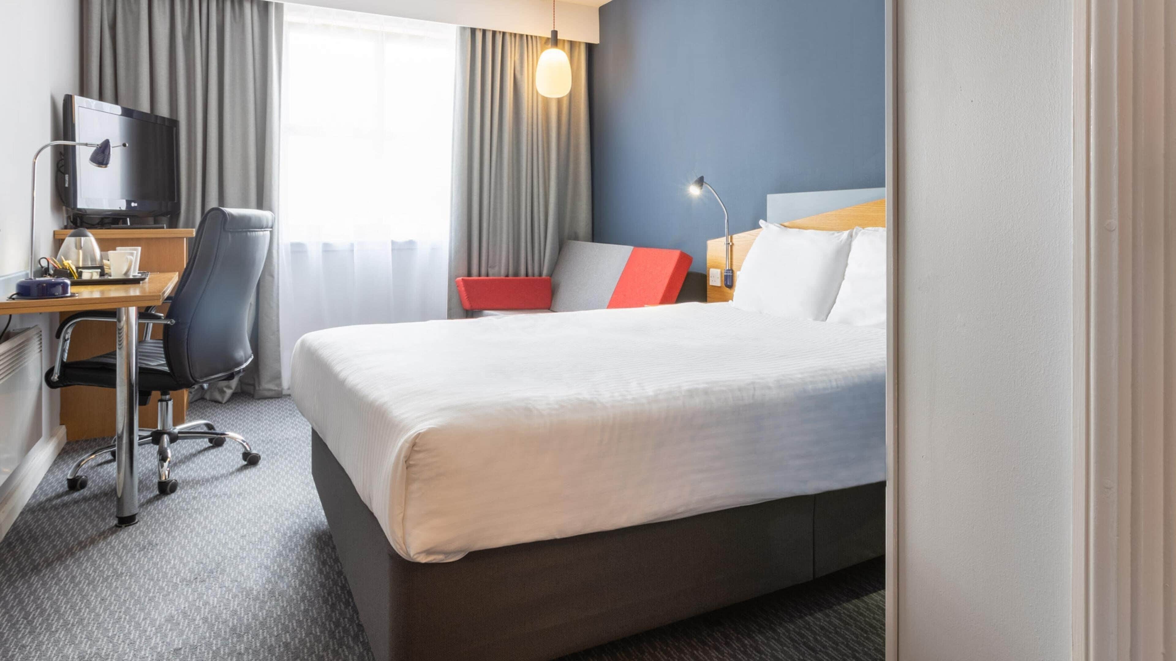 standard room | desk, blackout curtains, free wifi, bed sheets