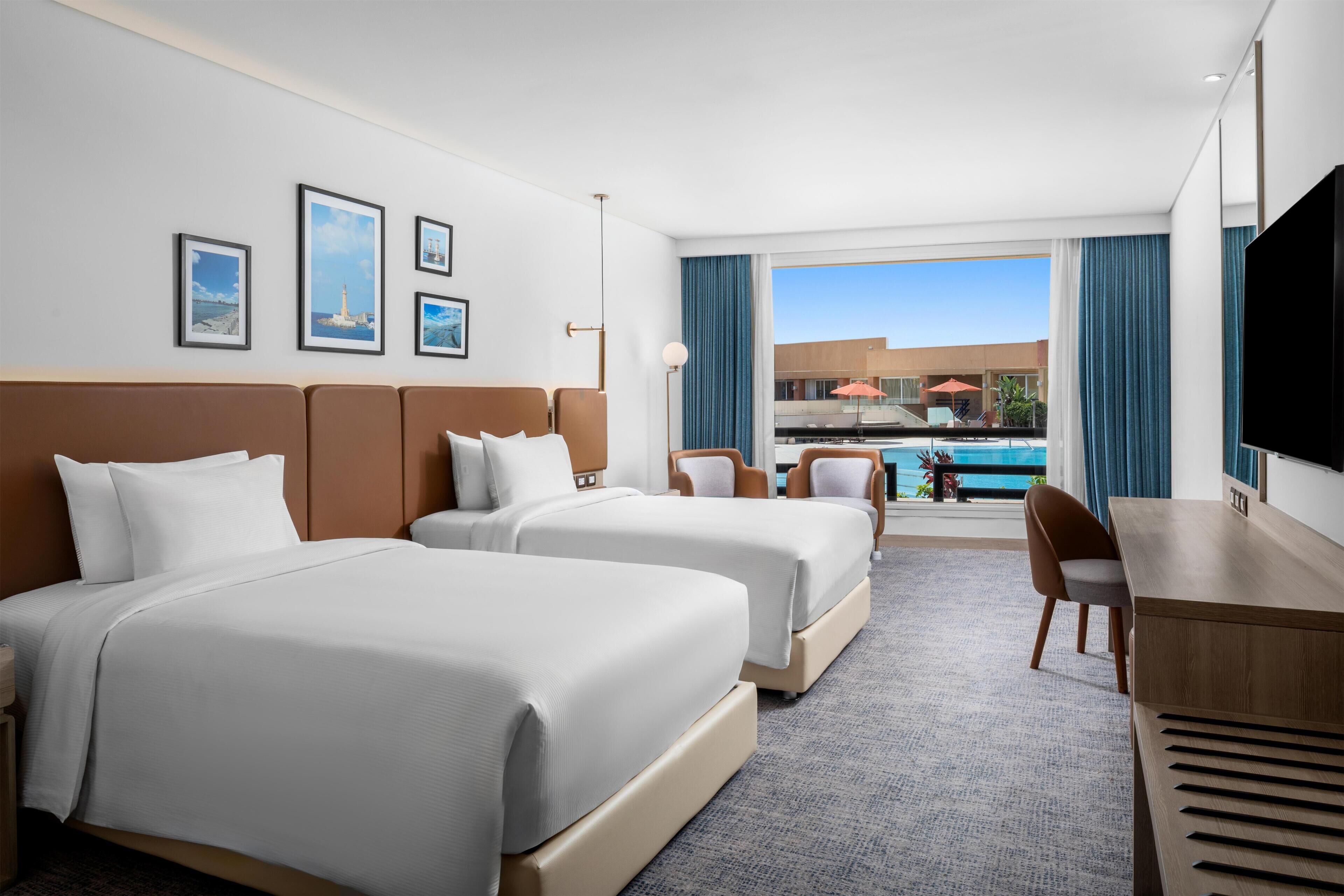 Twin Guest Room Pool view | Hypo-allergenic bedding, down comforters, pillowtop beds, minibar