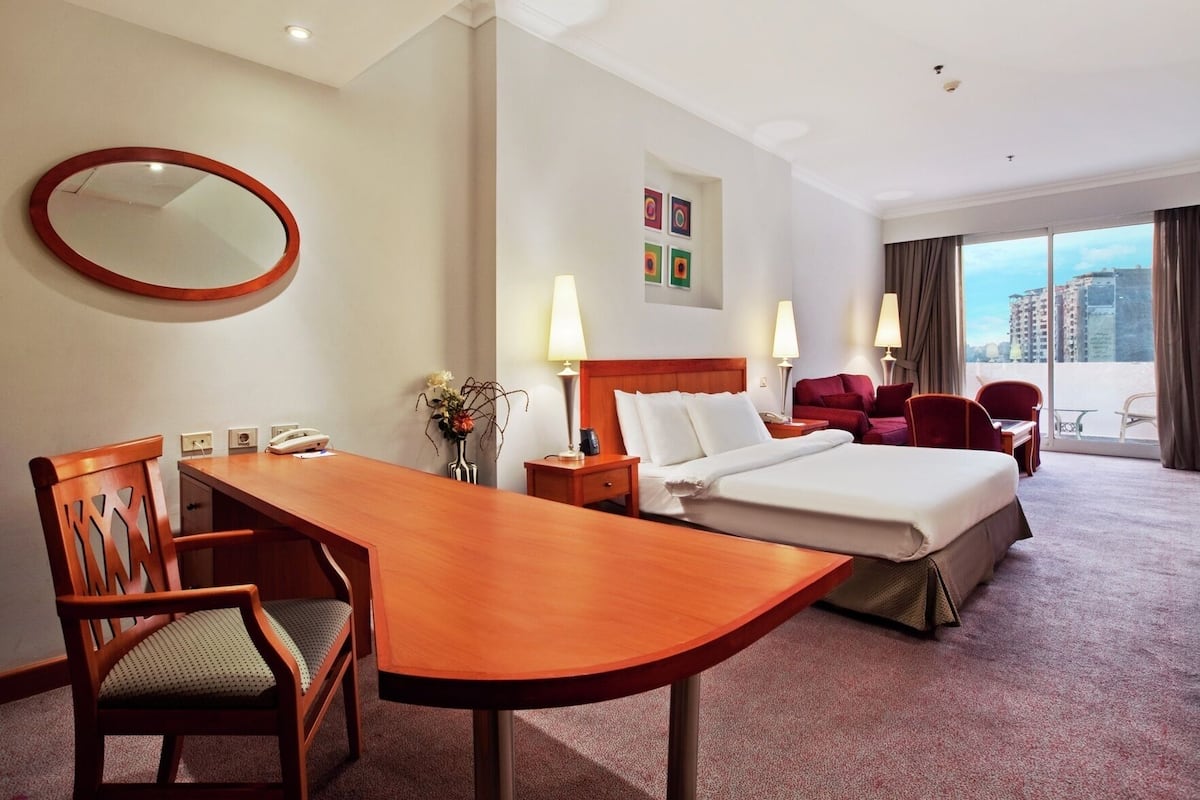 Ropa de cama hipoalergénica, edredón, camas con pillow-top y minibar
