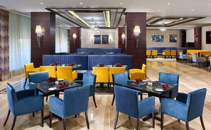 4 restaurants; ze serveren er ontbijt, lunch en diner 