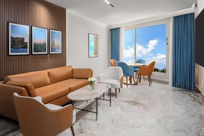 Royal Executive Deluxe Suite | Living area