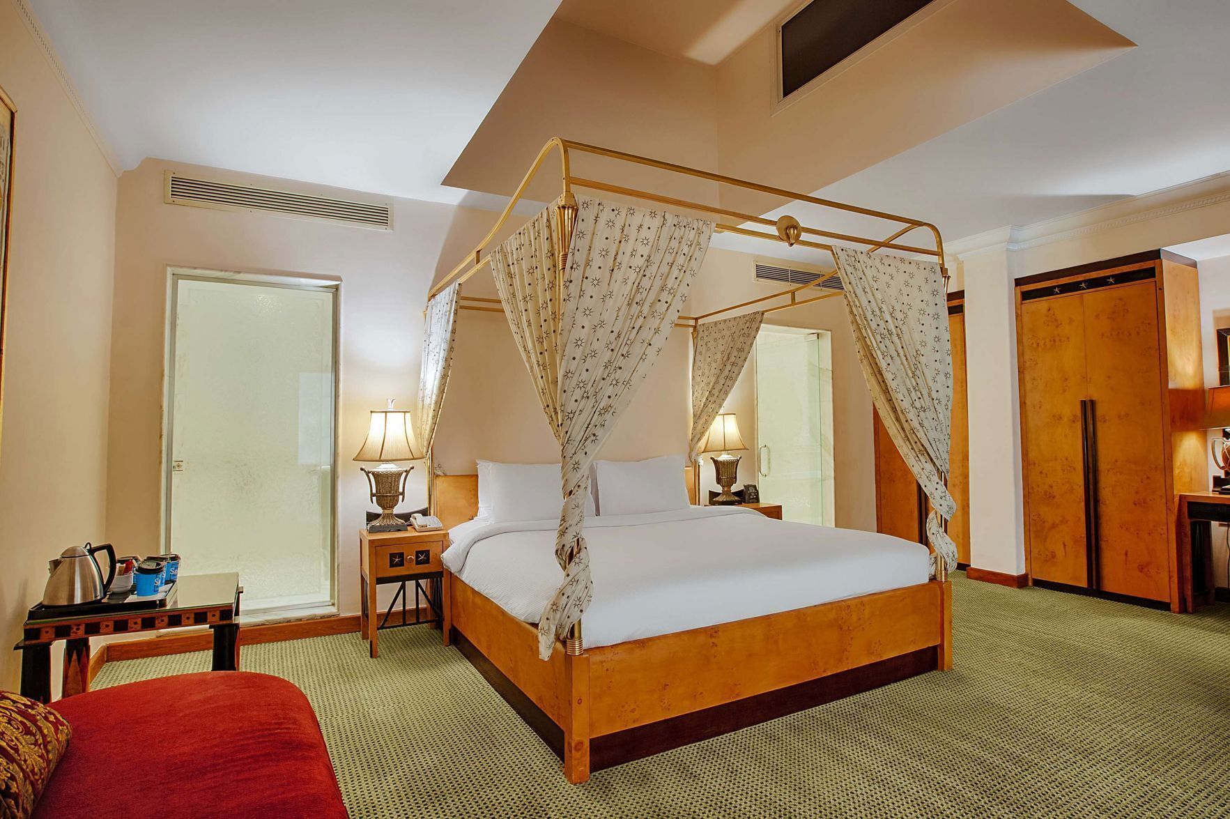 Hypo-allergenic bedding, down comforters, pillowtop beds, minibar