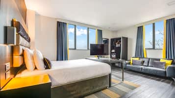 Family Grande Studio | In-room safe, desk, iron/ironing board, free WiFi